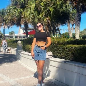 Meet your Posher, Adelina